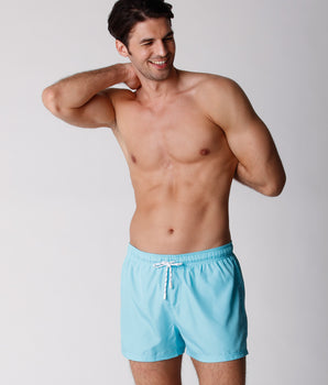 Blaue kurze Herrenbadehose mit Wellen-Aufdruck