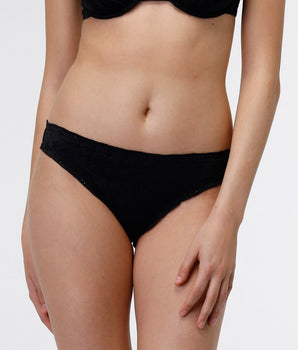 Schwarze Bikinihose mit Spitzen-Overlay und gerüschten Abschlüssen