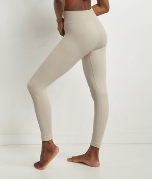 Beigefarbene Damen-Leggings aus Rippstrick von Dim Comfywear