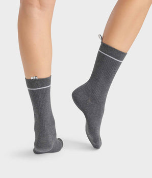 Graue Rippstrick-Socken aus Modal-Baumwolle - DIM Icons