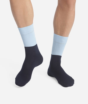 Marineblaue Herrensocken aus Baumwolle mit Colorblock-Effekt - Dim Mode





