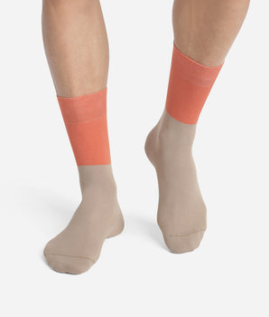 Praline Herrensocken aus Baumwolle mit Colorblock-Effekt - Dim Mode





